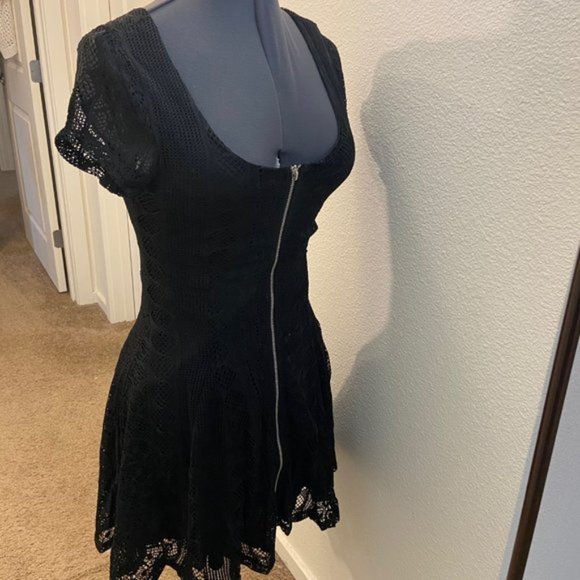 VO-Coquette Crochet Eyelet Zip Front Black Wedding Guest Small Dress - Picture 8 of 8